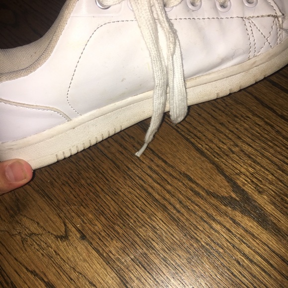 White shoes - Picture 3 of 3